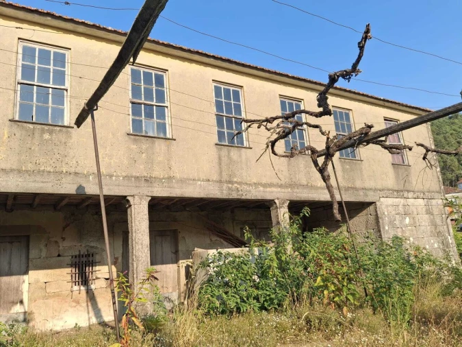 Moradia T7 para Venda em Riba de Mouro Foto 5