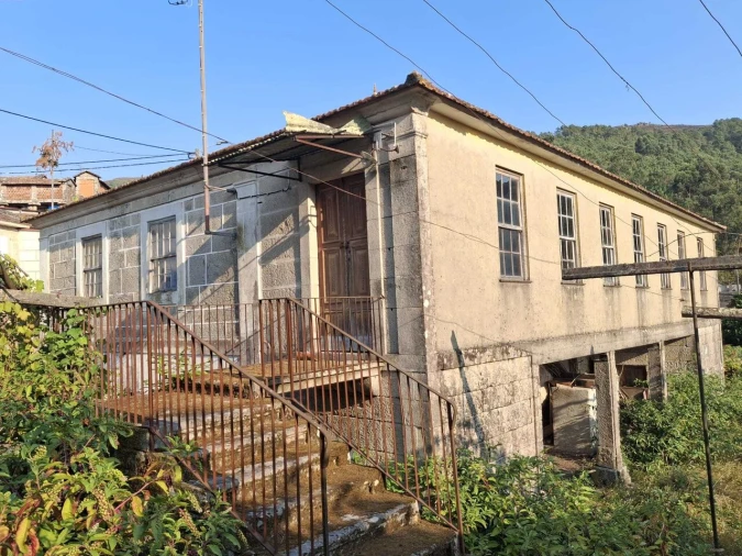 Moradia T7 para Venda em Riba de Mouro Foto 6