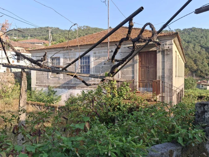 Moradia T7 para Venda em Riba de Mouro Foto 9