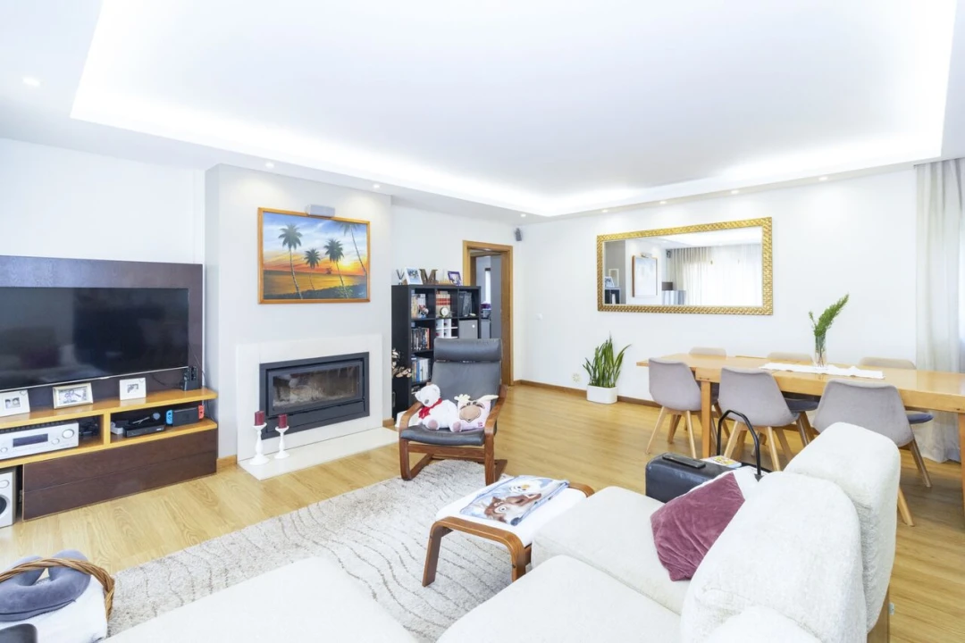 Moradia T4 para Venda em Cela Foto 6