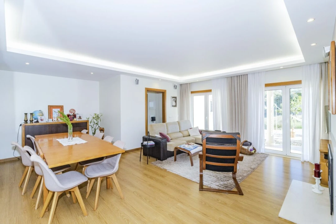 Moradia T4 para Venda em Cela Foto 3