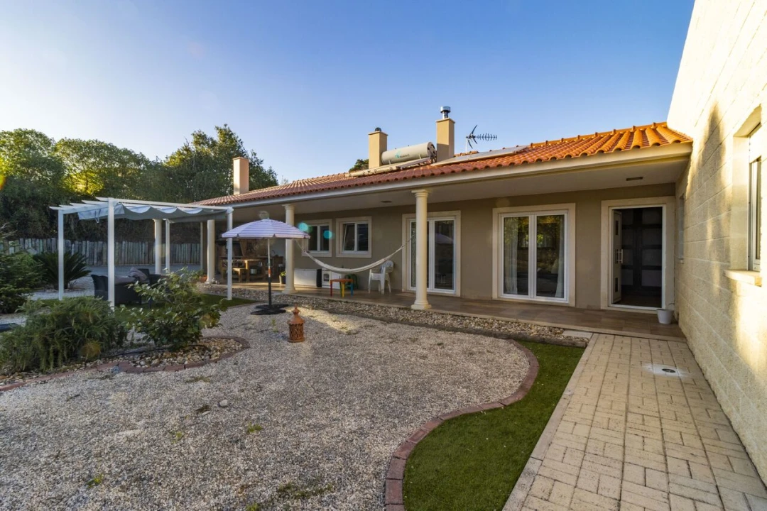 Moradia T4 para Venda em Cela Foto 2