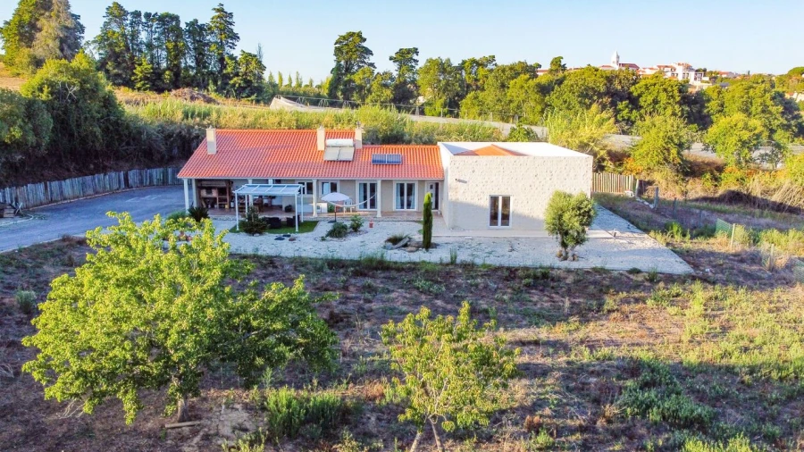 Moradia T4 para Venda em Cela Foto 9