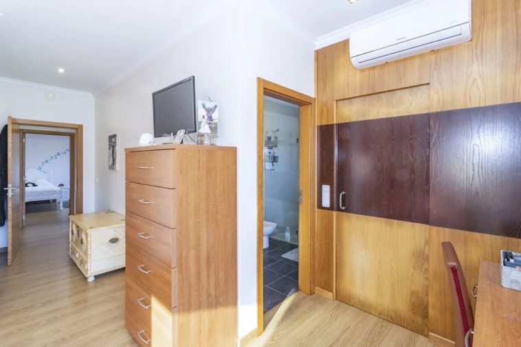 Moradia T4 para Venda em Cela Foto 23