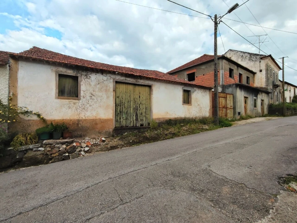 Moradia T5 para Venda em Chãos Foto 3