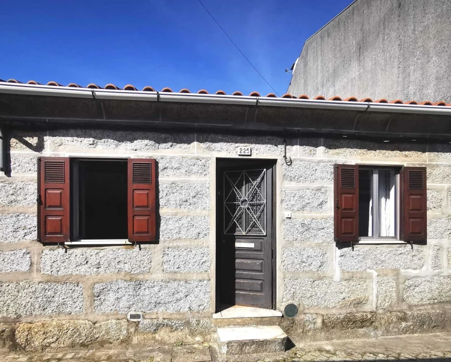 Moradia T3 para Venda em Urgezes Foto 1