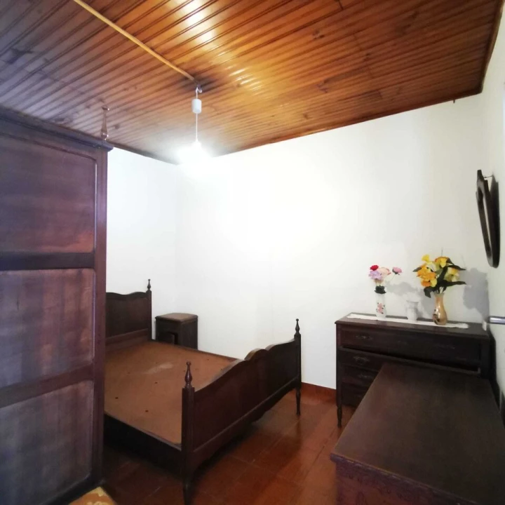 Moradia T3 para Venda em Urgezes Foto 4