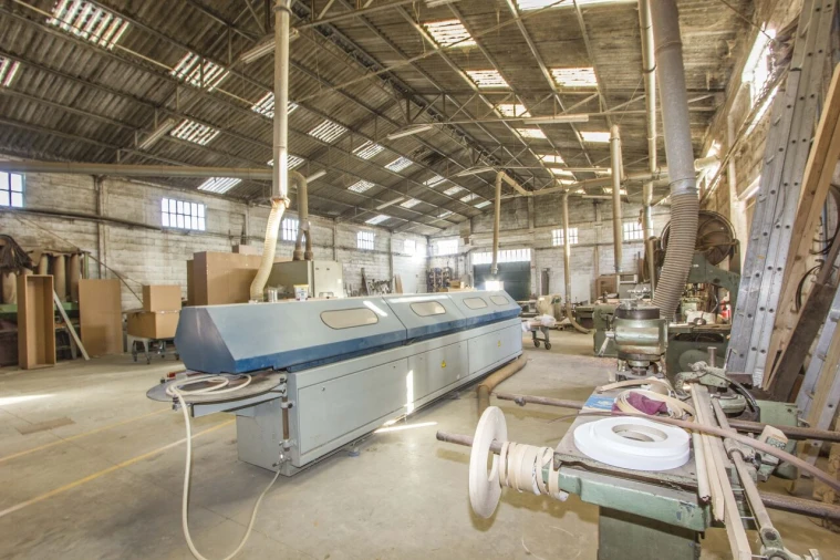 Armazém para Venda em Regueira de Pontes Foto 4