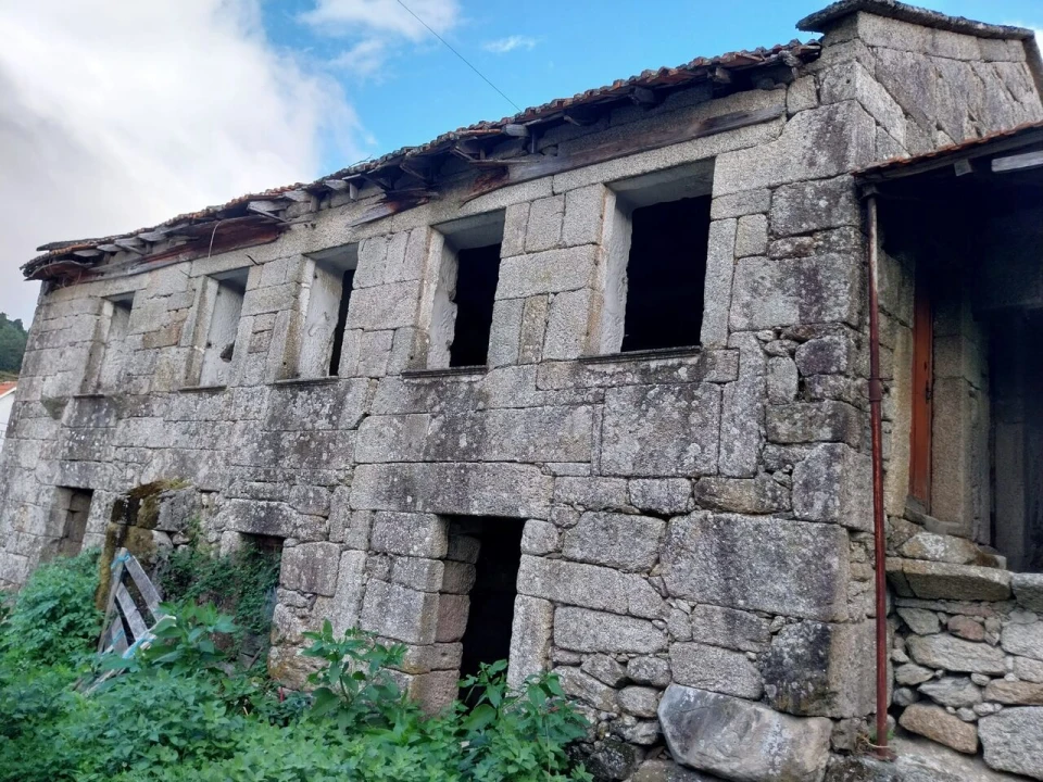 Moradia T4 para Venda em Riba de Mouro Foto 4