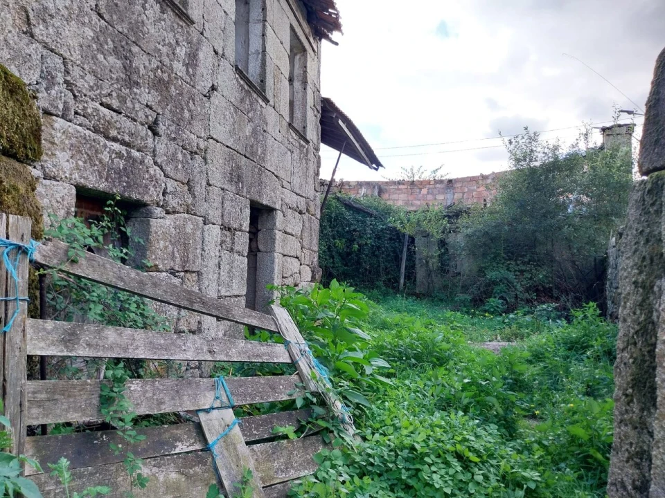 Moradia T4 para Venda em Riba de Mouro Foto 6