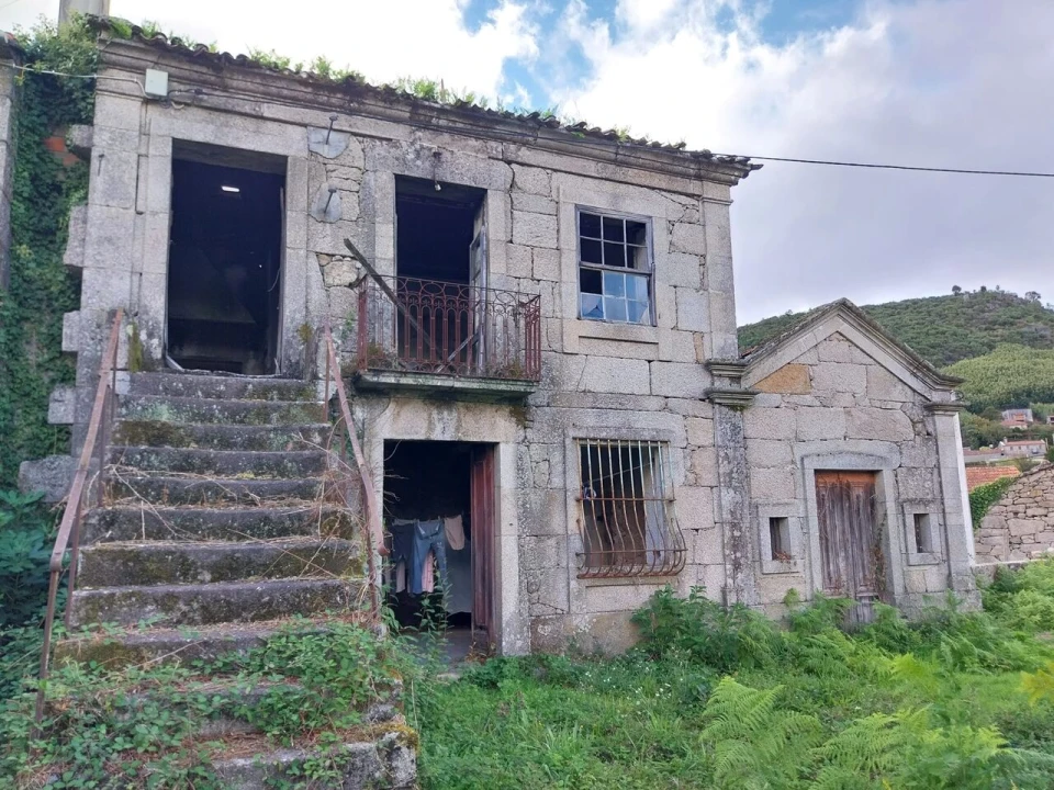 Moradia T4 para Venda em Riba de Mouro Foto 1