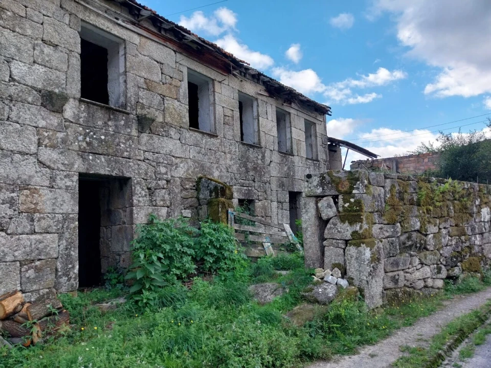 Moradia T4 para Venda em Riba de Mouro Foto 2