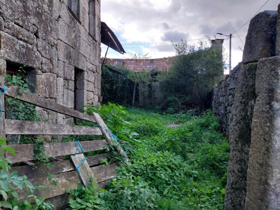 Moradia T4 para Venda em Riba de Mouro Foto 8