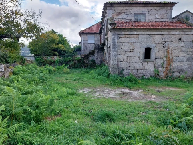 Moradia T4 para Venda em Riba de Mouro Foto 5