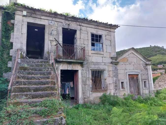 Moradia T4 para Venda em Riba de Mouro