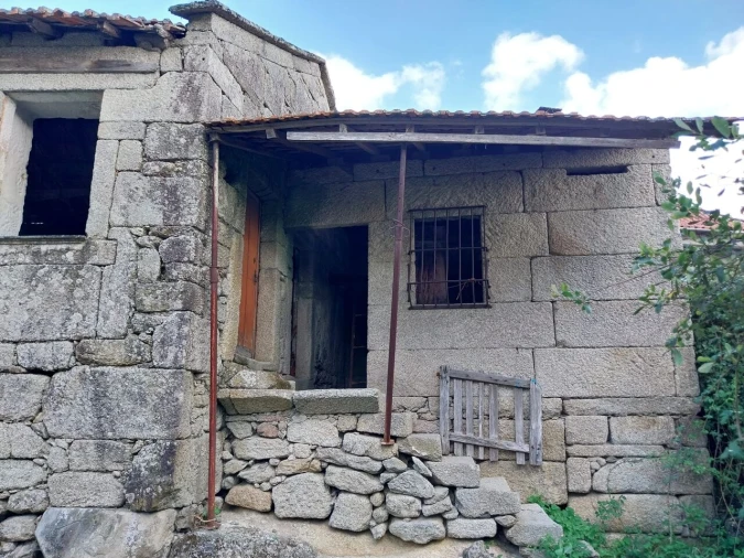 Moradia T4 para Venda em Riba de Mouro Foto 3