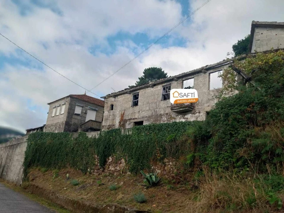 Moradia T5 para Venda em Riba de Mouro Foto 1