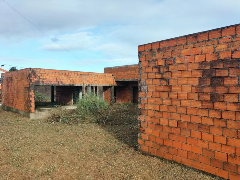 Moradia T3 para Venda em Cornes Foto 5