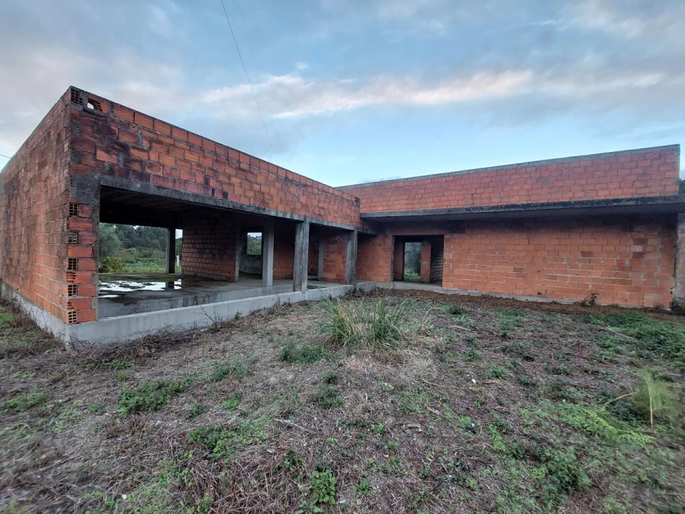 Moradia T3 para Venda em Cornes Foto 2