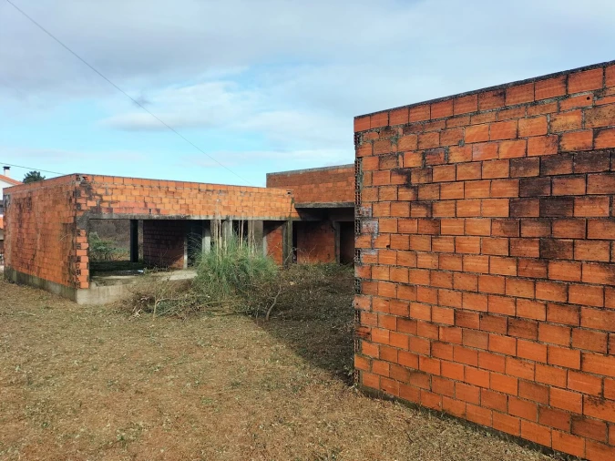 Moradia T3 para Venda em Cornes Foto 5