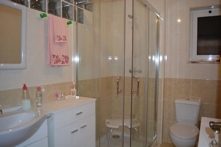 Moradia T5 para Venda em Guarda Foto 9