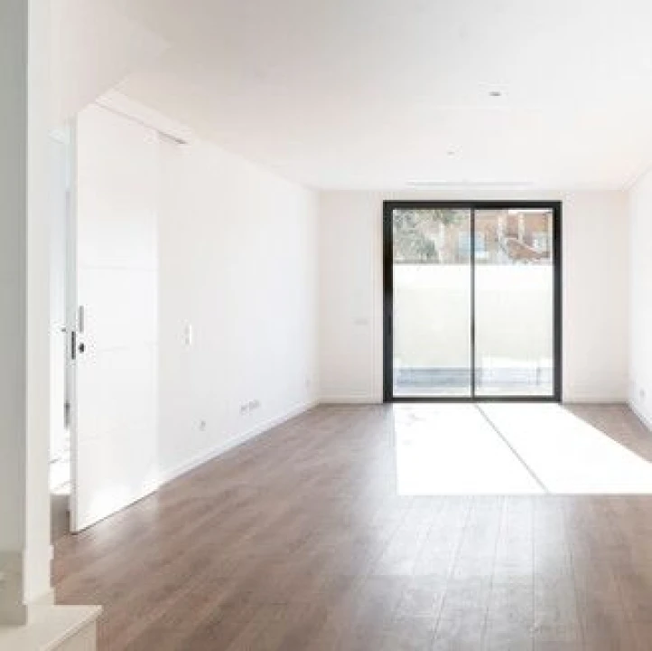 Moradia T3 para Venda em Quelfes Foto 7