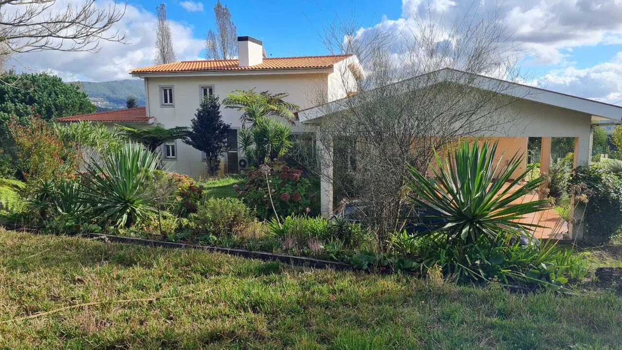 Moradia T4 para Venda em Ossela Foto 2