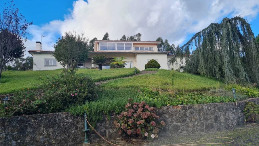 Moradia T4 para Venda em Ossela Foto 1