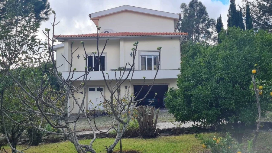 Moradia T4 para Venda em Ossela Foto 3