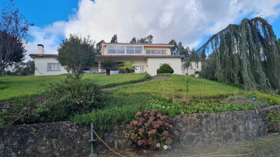 Moradia T4 para Venda em Ossela