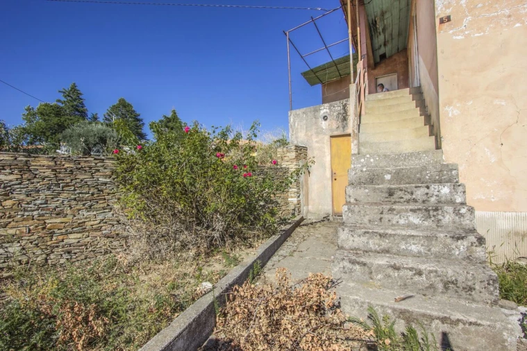 Moradia T4 para Venda em Candedo Foto 12