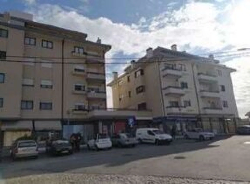 Loja para Venda em Paços de Brandão Foto 2