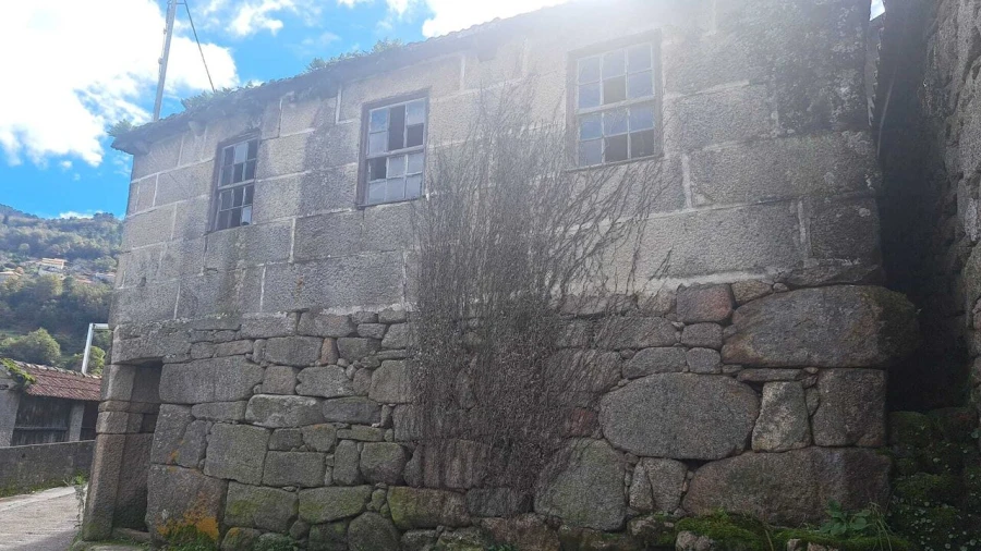 Moradia T3 para Venda em Riba de Mouro Foto 3