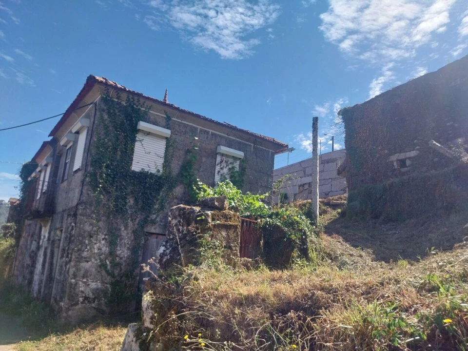 Moradia T4 para Venda em Riba de Mouro Foto 5