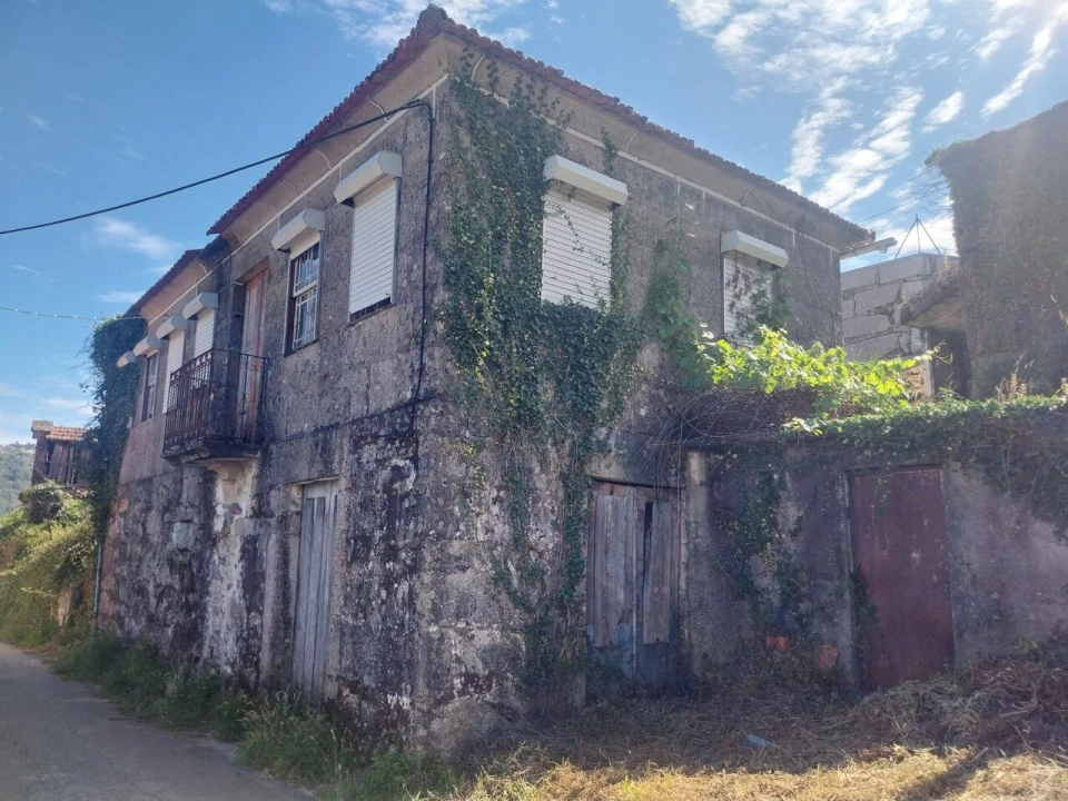 Moradia T4 para Venda em Riba de Mouro Foto 3