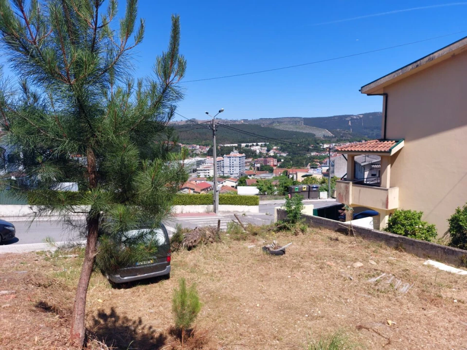 Terreno para Venda em Fânzeres e São Pedro da Cova Foto 1