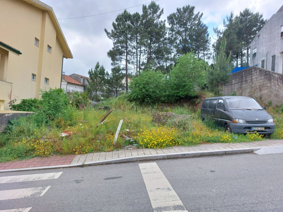 Terreno para Venda em Fânzeres e São Pedro da Cova Foto 3