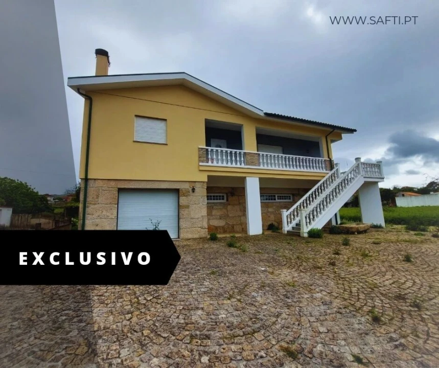 Moradia T4 para Venda em Bela Foto 1