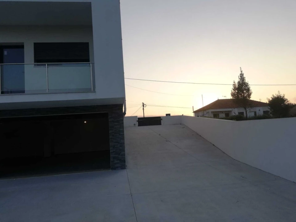 Moradia T4 para Venda em Nossa Senhora das Misericordias Foto 4