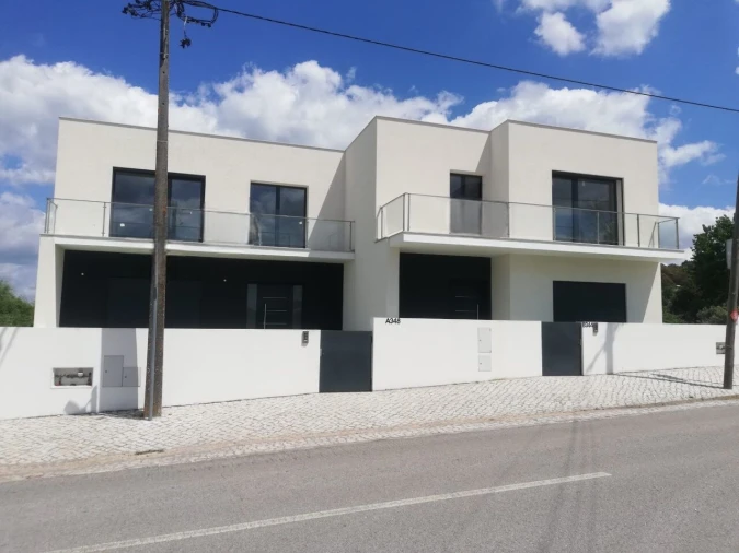 Moradia T4 para Venda em Nossa Senhora das Misericordias Foto 2