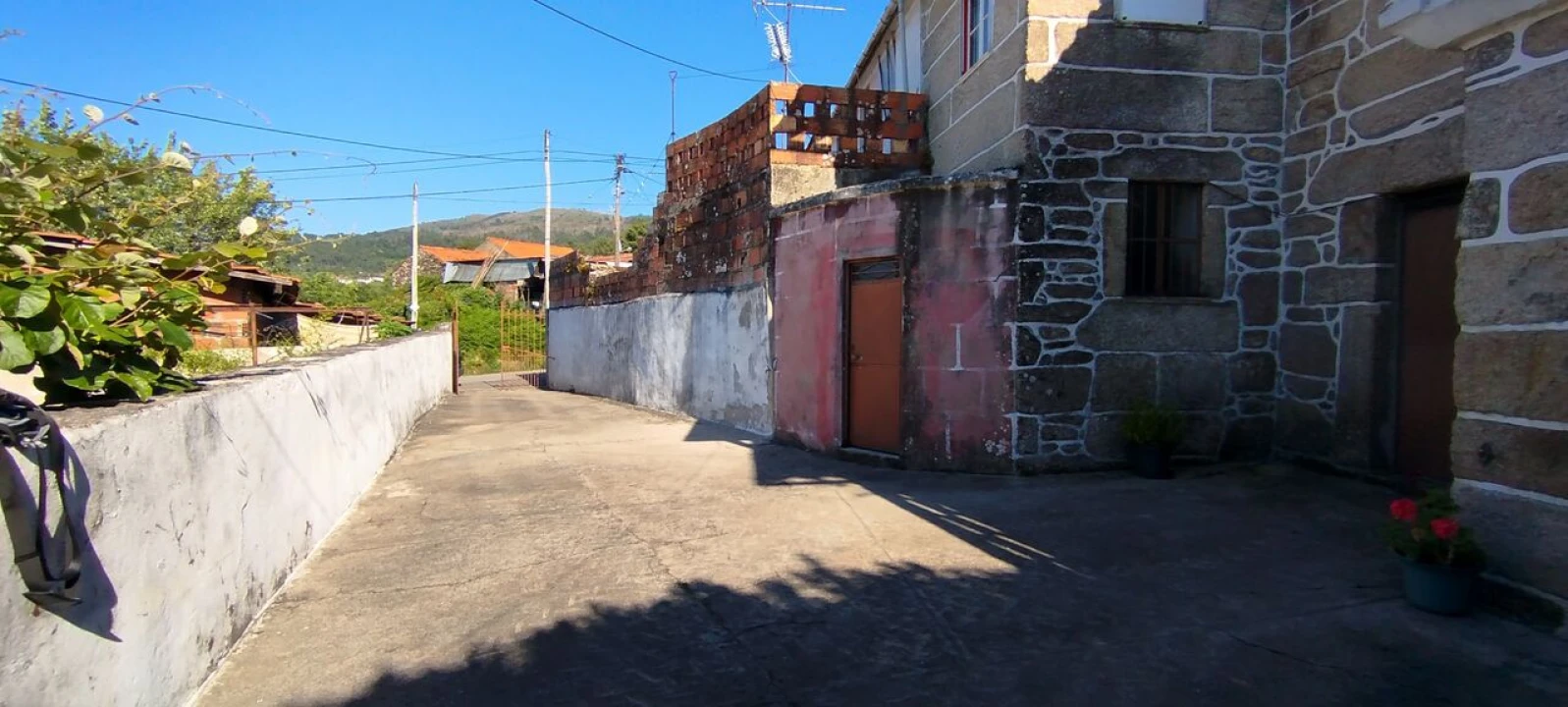 Moradia T2 para Venda em Penso Foto 6