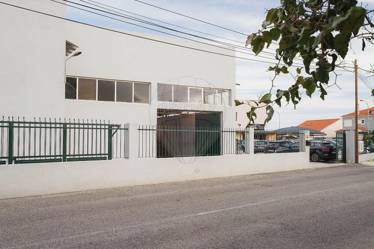 Armazém para Arrendamento em São Domingos de Rana Foto 7