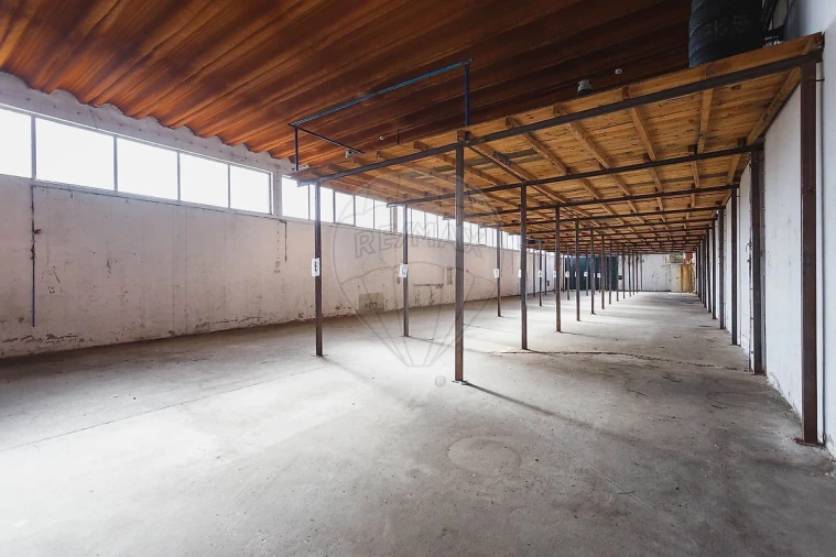 Armazém para Arrendamento em São Domingos de Rana Foto 2