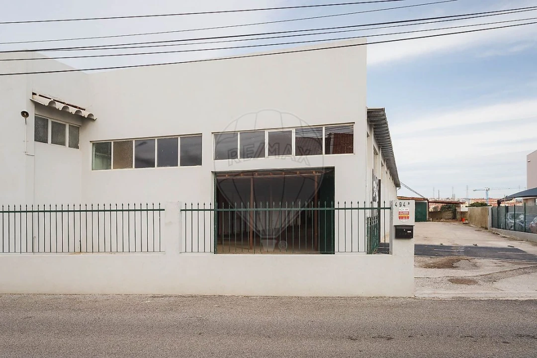 Armazém para Arrendamento em São Domingos de Rana Foto 1