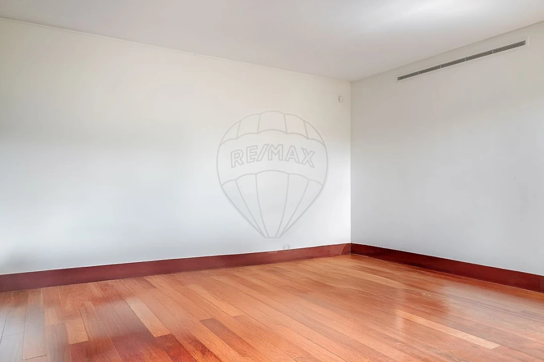 Moradia T5 para Venda em Santo Estêvão Foto 35