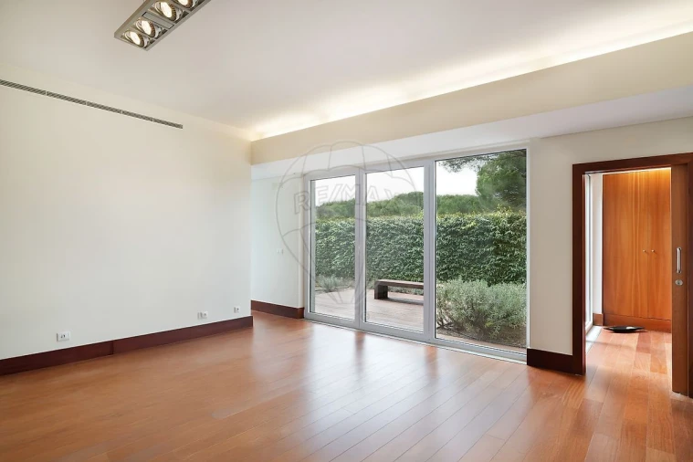 Moradia T5 para Venda em Santo Estêvão Foto 36