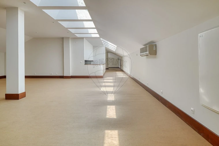 Moradia T5 para Venda em Santo Estêvão Foto 44