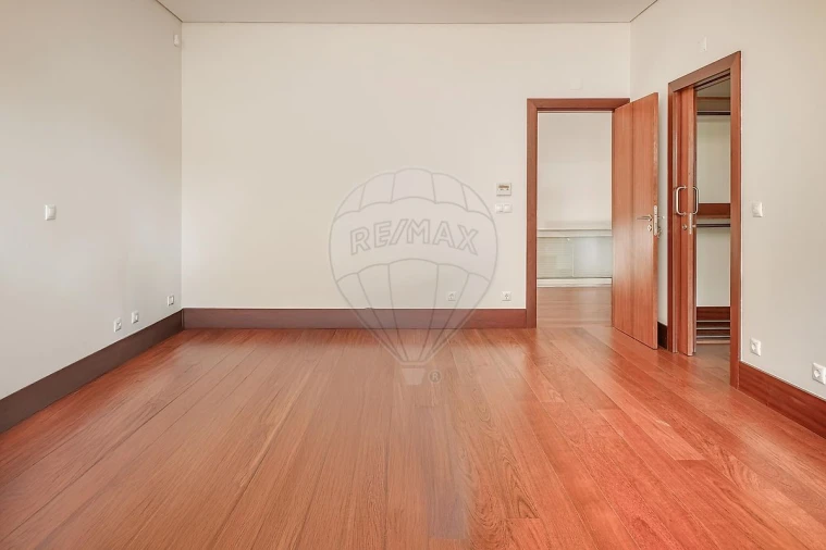 Moradia T5 para Venda em Santo Estêvão Foto 30