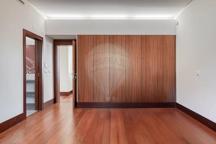 Moradia T5 para Venda em Santo Estêvão Foto 26