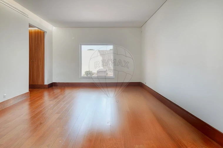 Moradia T5 para Venda em Santo Estêvão Foto 18